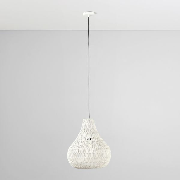 Lampa wiszaca o subtelnym charakterze z agodnym konturem w odcieniu bieli