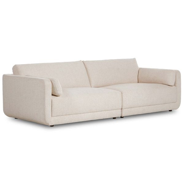 Sofa tapicerowana o subtelnym charakterze z agodnym konturem w odcieniu bieli