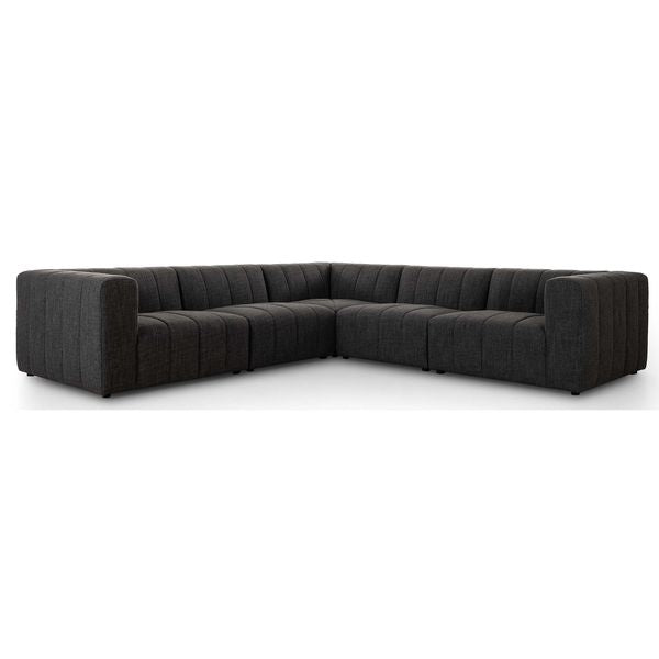 Sofa narozna o prostej sylwetce z wyraznym zarysem w odcieniu czerni