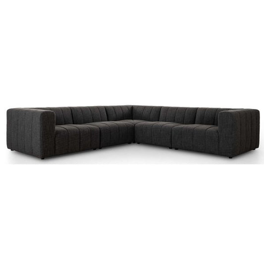 Sofa narozna o prostej sylwetce z wyraznym zarysem w odcieniu czerni