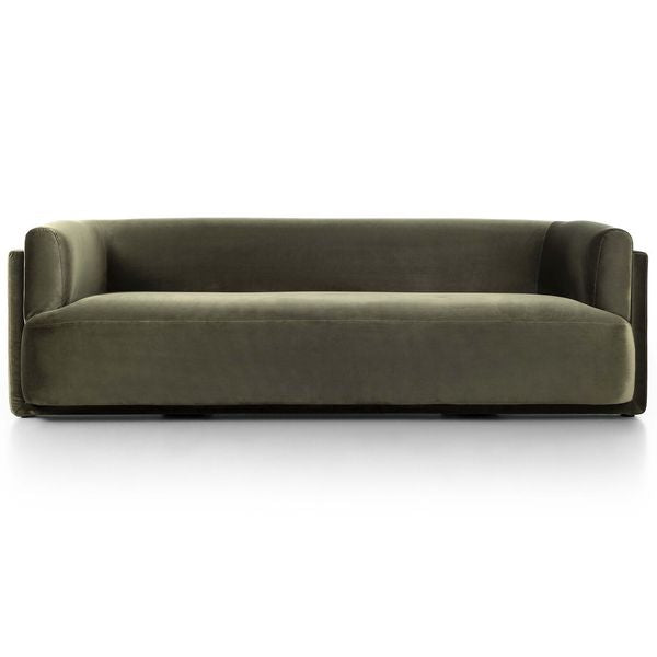 Sofa tapicerowana o harmonijnych proporcjach z miekka linia w odcieniu brazu