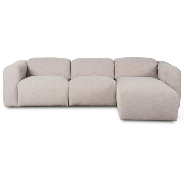 Sofa narozna o nowoczesnym konturze z wywazonymi proporcjami w odcieniu bieli