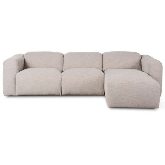 Sofa narozna o nowoczesnym konturze z wywazonymi proporcjami w odcieniu bieli